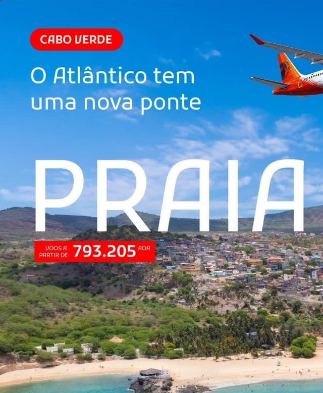 Campanha da TAAG para a Praia: «O Atlântico tem uma nova ponte», com voos a partir de 793.205 AOA, sobre uma vista aérea de uma baía em Cabo Verde.